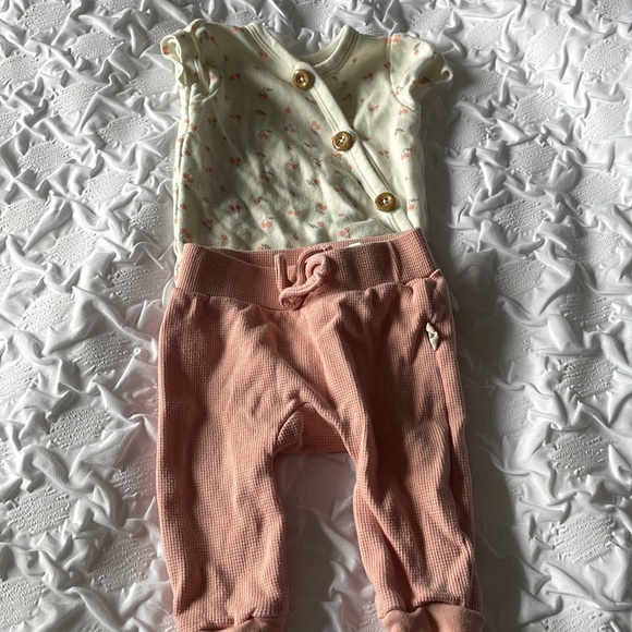 3-6 month, girls Rabbit and Bear outfit - Picture 3 of 3
